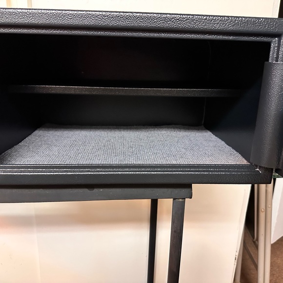 Sentry Safe Vault. Passcode and key lock. Barely used, like new - Picture 2 of 4